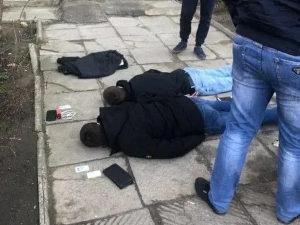 v-odesi-inozemtsya-vikinuli-z-balkonu-vimagayuchi-dvi-tisyachi-dolariv