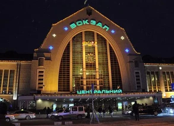 inozemets-nanis-cholovikovi-5-nozhovikh-poranen-ta-vikrav-barsetku