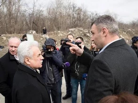 klichko-doruchiv-likviduvati-stikhiyni-zvalischa-smittya-scho-utvorilisya-v-stolitsi-pislya-zimi