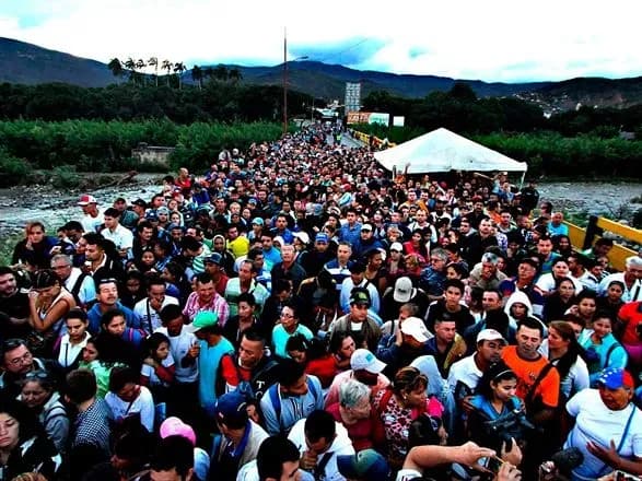 z-venesueli-emigruvali-50-vikladachiv-vuziv-cherez-nizki-zarplati