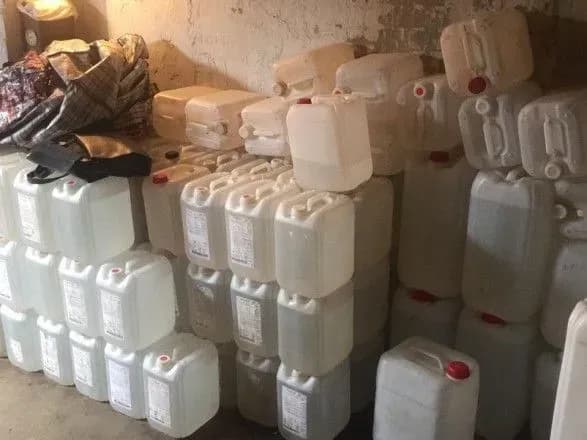 fiskali-zabrali-dva-avto-za-alkogol-z-pidrobkoyu-aktsiznoyi-marki