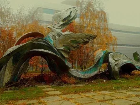 u-dnipri-zruynuvali-strukturu-dniprovi-khvili