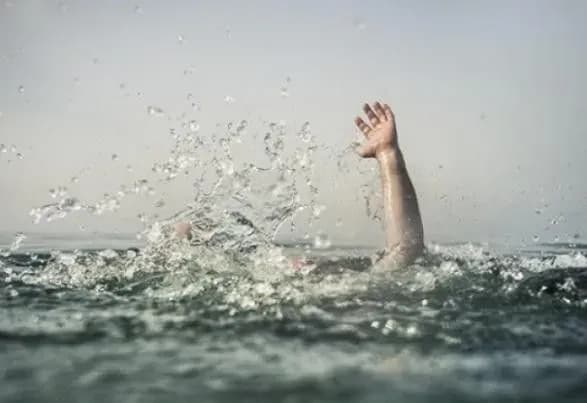 u-kiyevi-vtopivsya-cholovik