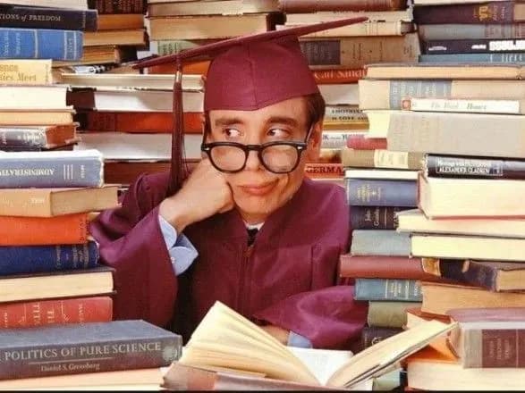 eksperiment-z-atestatsiyi-doktoriv-filosofiyi-zakhist-disertatsiy-pisatimut-na-video