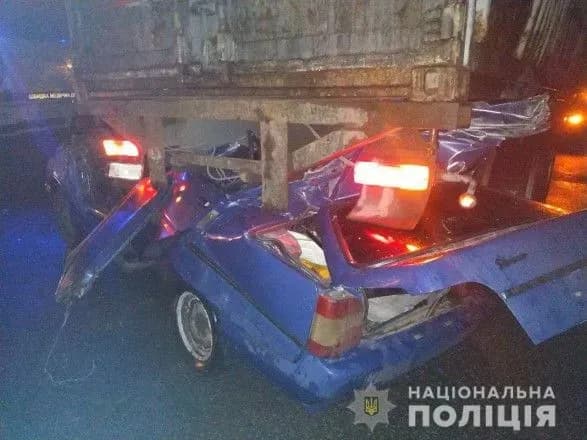 u-zaporizhzhi-zitknulis-vantazhivka-i-legkovik-ye-zagibliy