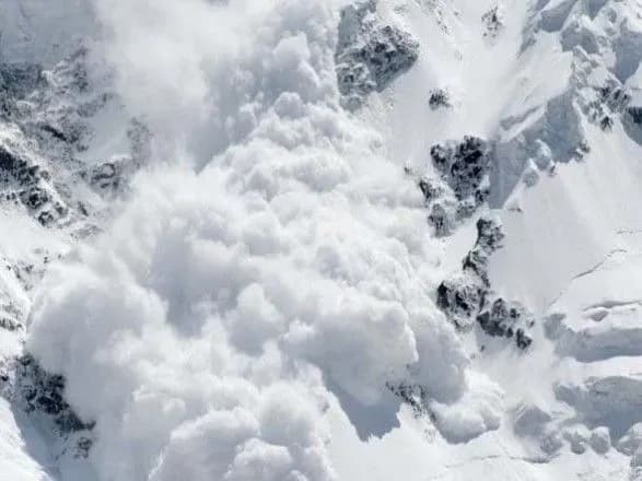 u-karpatakh-ziyshla-lavina-u-kvitni