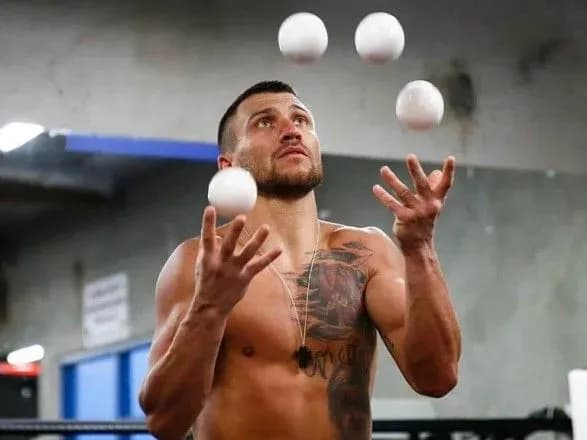 lomachenko-ogolosiv-pro-zavershennya-trenuvalnogo-taboru-pered-boyem-z-krolloyu