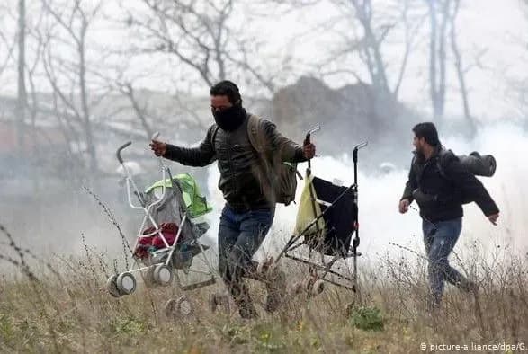 u-gretsiyi-trivayut-sutichki-politsiyi-z-migrantami