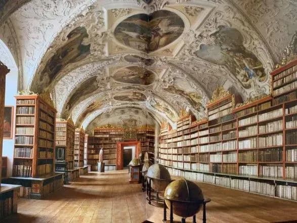 lutsenko-zaproponuvav-provesti-debati-u-bibliotetsi