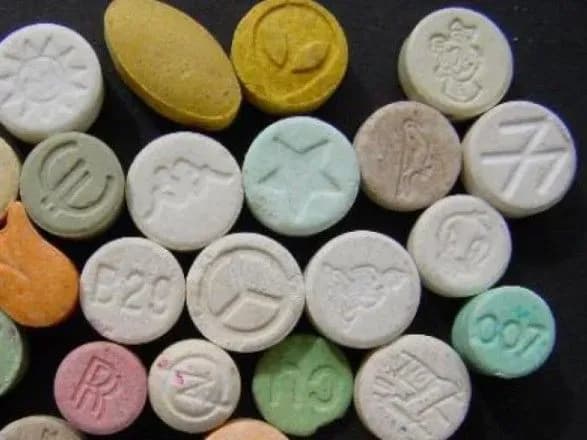 pravookhorontsi-zatrimali-osib-yaki-zbuvali-amfetamin-v-kamyanets-podilskomu