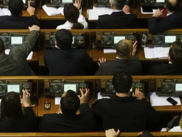 rada-povernulas-do-rozglyadu-movnogo-zakonu-pislya-obidnoyi-perervi