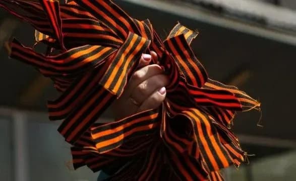 v-odesi-do-viddilu-politsiyi-dostavili-cholovika-z-georgiyivskoyu-strichkoyu