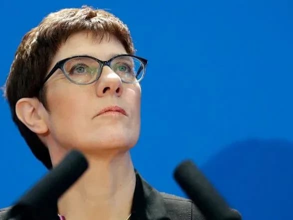 poroshenko-obgovoriv-zvilnennya-polonenikh-v-rf-ukrayintsiv-z-golovoyu-khds