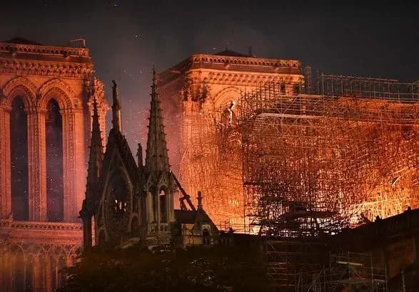 u-frantsiyi-zayavili-chto-notr-dam-mozhut-i-ne-zakriti-dlya-vidviduvachiv