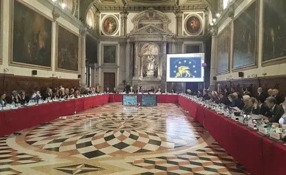 venetsianska-komisiya-trichi-zayavlyala-pro-nekonstitutsiynist-lyustratsiyi-v-ukrayini-yurist