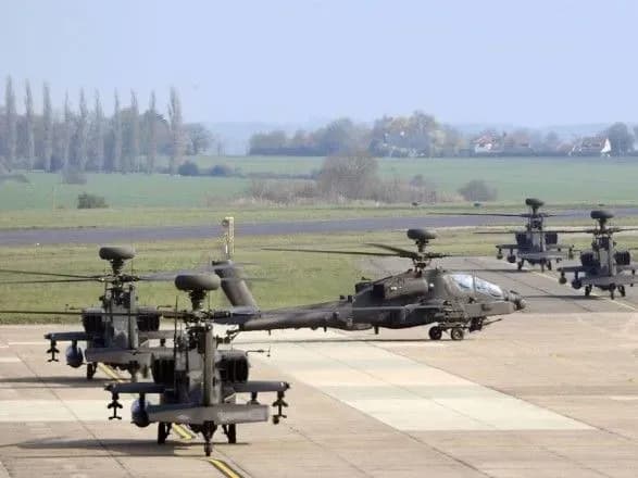 vnochi-nad-tallinnom-litayut-britanski-viyskovi-vertoloti