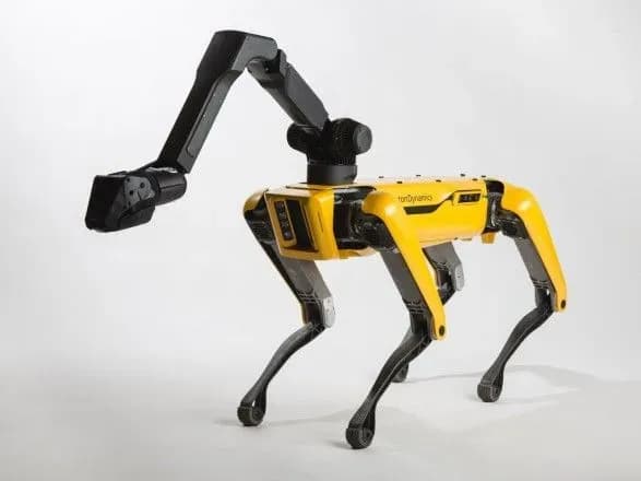 v-boston-dynamics-pokazali-robotiv-sobak-v-diyi