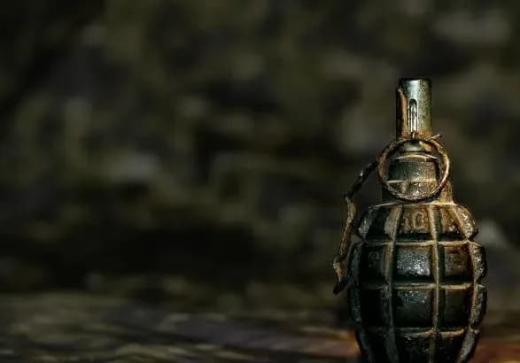 u-kiyevi-cholovik-pidirvav-na-granati-sebe-ta-spivmeshkanku