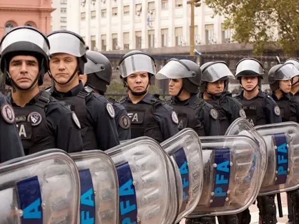 bilya-posolstva-venesueli-v-argentini-vidbulisya-zitknennya