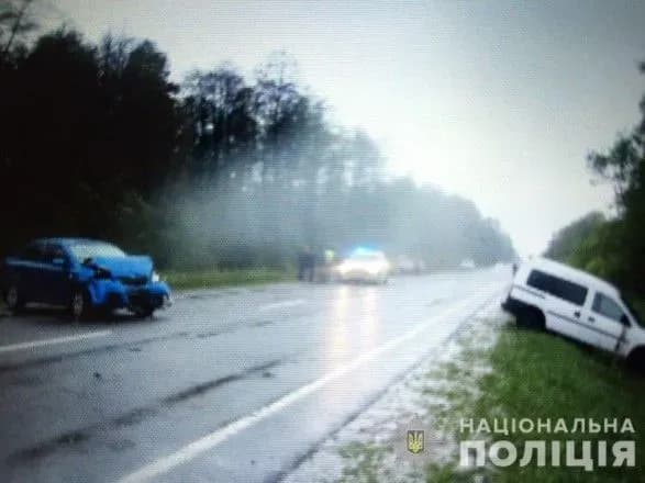 pri-dtp-na-lvivschini-travmuvalisya-semero-osib