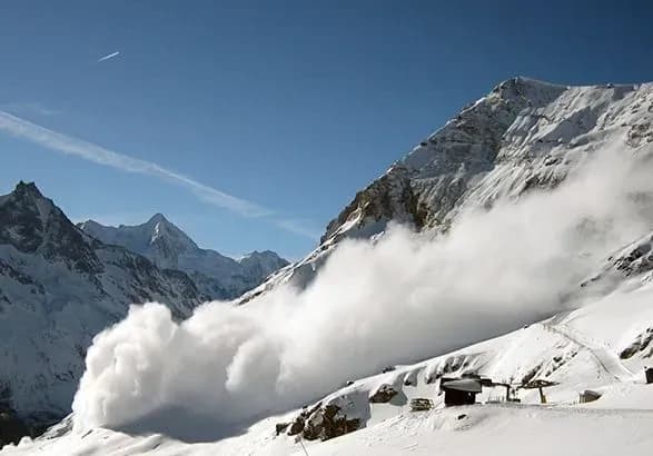 u-karpatakh-isnuye-nebezpeka-skhodzhennya-lavin-10