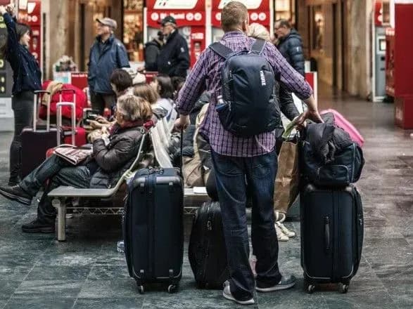 u-frantsiyi-ochikuyut-skasuvannya-i-zatrimki-aviareysiv-cherez-strayk-dispetcheriv-ta-pilotiv