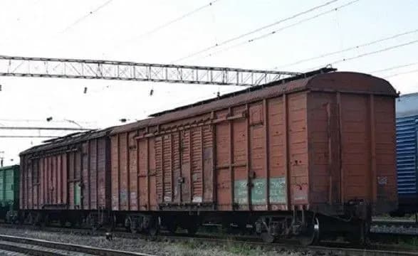 na-lvivschini-khloptsya-vdarilo-strumom-na-dakhu-vagonu