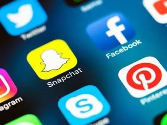 sotsmerezhi-pratsyuyut-z-pereboyami