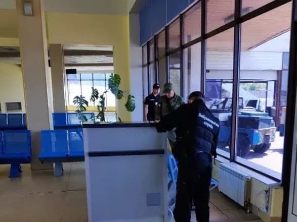 v-odeskomu-aeroportu-vibukhivki-ne-znayshli