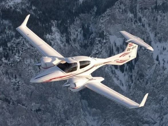 u-dubayi-rozbivsya-litak-4-lyudini-zaginuli