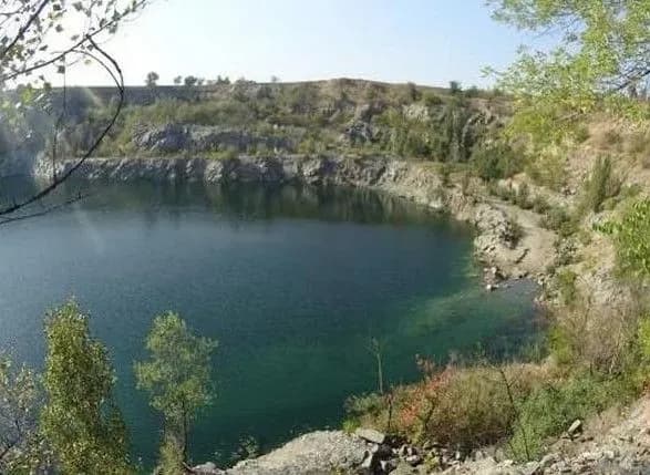 u-krivomu-rozi-shkolyar-zirvavsya-zi-skeli-karyeru-i-zaginuv