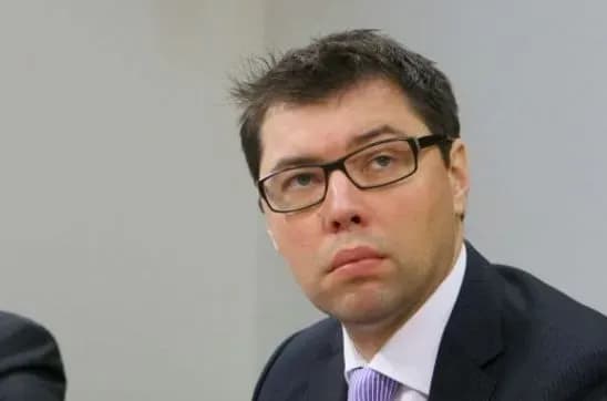 diplomatam-spodobalas-ideya-ne-vishati-ikonu-prezidenta-na-stinu