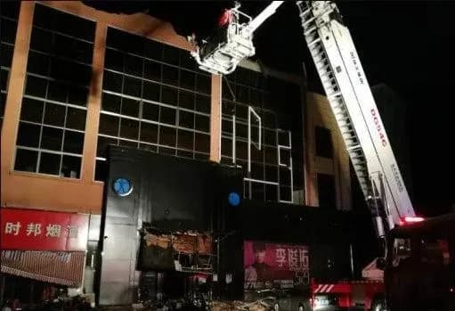 kilkist-postrazhdalikh-pri-obvalenni-dakhu-baru-v-kitayi-zrosla-do-83-osib