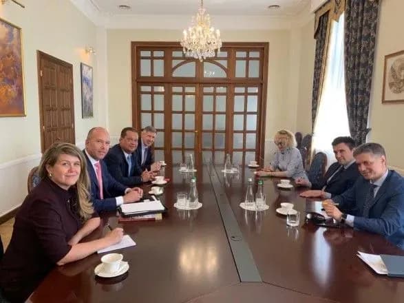 klimkin-i-pristayko-domovilis-schodo-podviynogo-gromadyanstva-dlya-zakordonnikh-ukrayintsiv