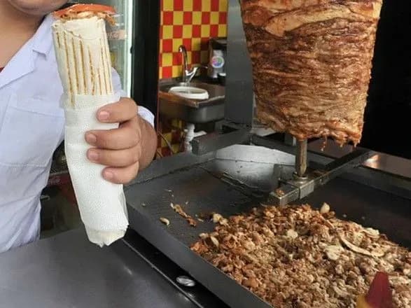 likar-rozpoviv-pro-pravila-bezpeki-pid-chas-kupivli-vulichnoyi-yizhi