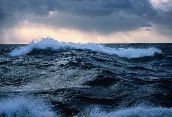 u-tikhomu-okeani-zitknulisya-vantazhni-sudna-chotiri-chleni-ekipazhu-propali-bezvisti