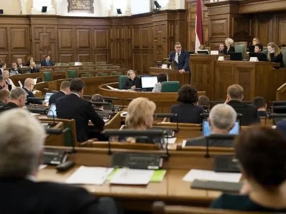 u-latviyi-pochalisya-vibori-prezidenta