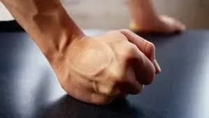 ozbroyeni-choloviki-vibivali-groshi-z-pidpriyemtsiv-zhitomirschini