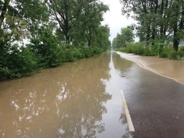 negoda-na-zakhodi-ukrayini-dosi-pidtopleno-7-dvoriv-ta-30-ga-ugid