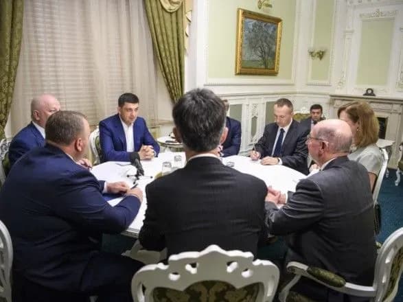 ukrayina-zatsikavlena-u-spivpratsi-z-ssha-u-pitanni-vitchiznyanogo-vpk-groysman