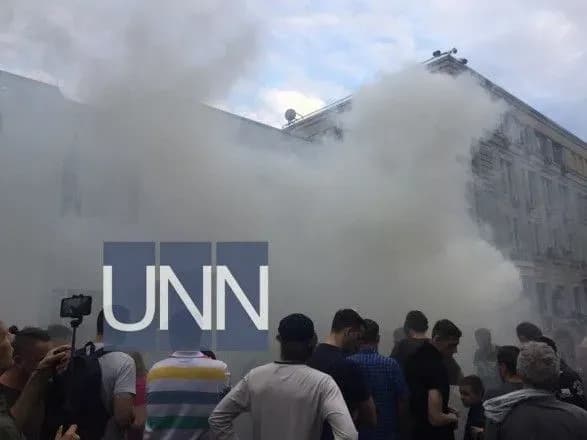 bilshe-sotni-aktivistiv-zibralis-pid-stinami-mvs-cherez-ubivstvo-5-richnogo-kirila