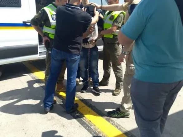 z-ukrayini-ekstraduvali-pidozryuvanogo-u-zhorstokomu-zgvaltuvanni-ta-vbivstvi-polki