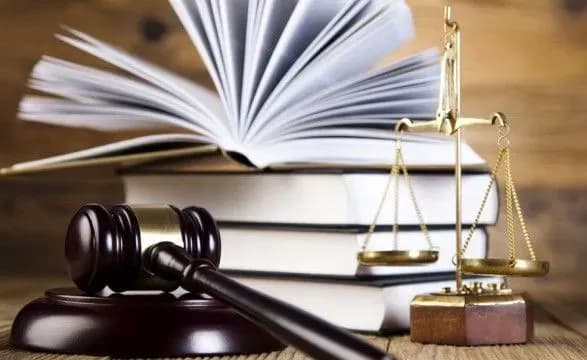 sud-u-spravi-smerti-ditini-z-vini-politseyskikh-pishov-do-naradchoyi-kimnati-1