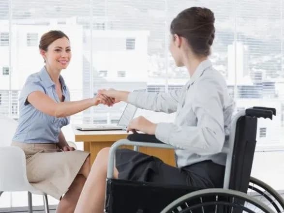 uryad-unormuvav-kontrol-nad-robotodavtsyami-pri-pratsevlashtuvanni-invalidiv