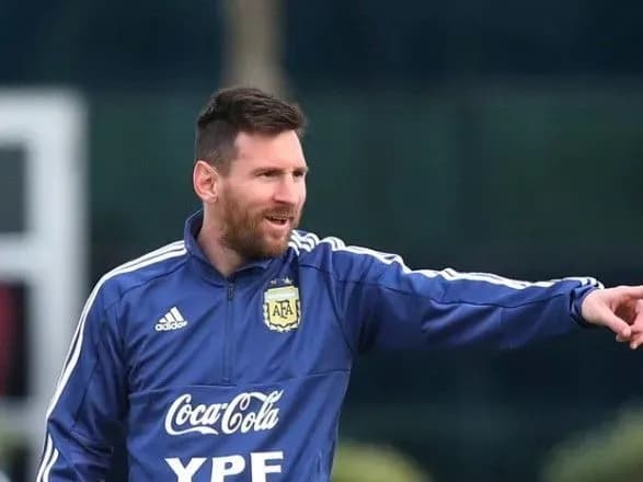 proti-interesiv-batka-sin-messi-viyavivsya-fanatom-realu