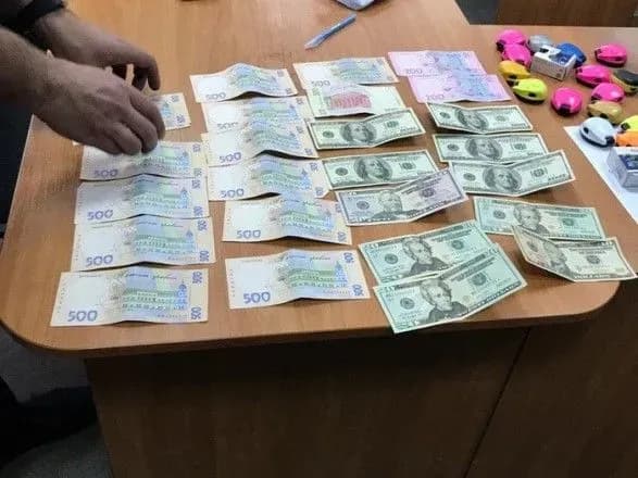 sbu-spiymala-mitnikiv-na-skhemi-z-avtomobilyami