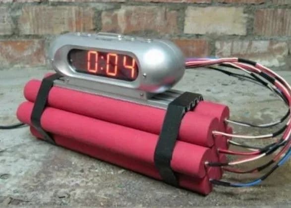 cholovik-namagavsya-vlashtuvati-terakt-bilya-dityachogo-maydanchika