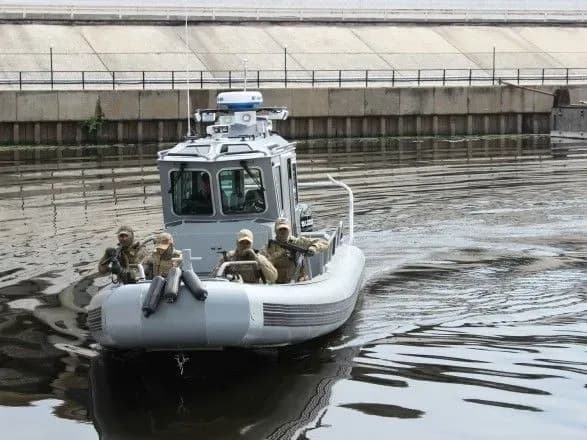 ryatuvalni-operatsiyi-ta-visadka-spetsgrup-viyskovi-pokazali-yak-vpravlyayutsya-z-amerikanskimi-katerami