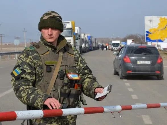 mintot-u-travni-adminkordon-z-krimom-peretinali-mayzhe-na-40-chastishe