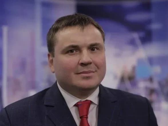 funktsioner-yanukovicha-i-ganba-armiyi-zelenskiy-tyagne-v-radu-skandalno-vidomogo-gusyeva